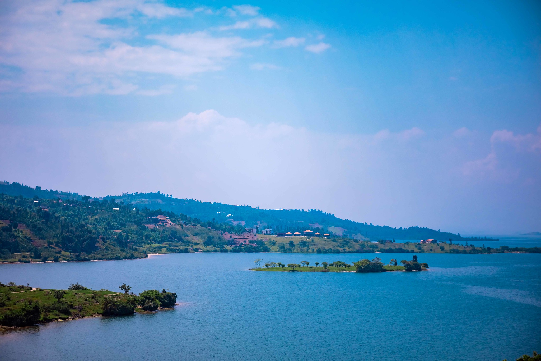 5 Days Rwanda Gorillas and Lake Kivu Tour | Rwanda Safari Tour.